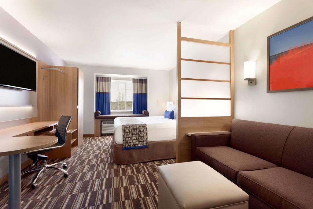 Hotel Microtel & By Wyndham