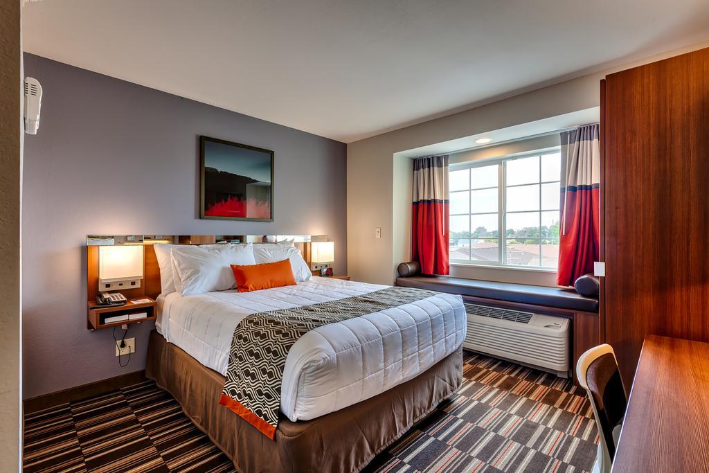 Microtel & By Wyndham Hotel 3*